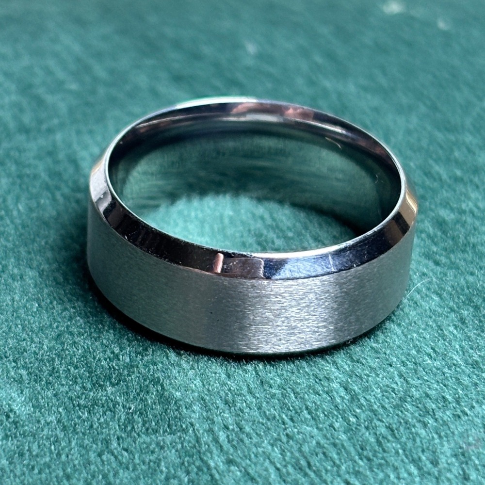 Silver Beveled Edge‎ Brushed Metal Wedding Band Ring Size 8 Unisex Minimalist